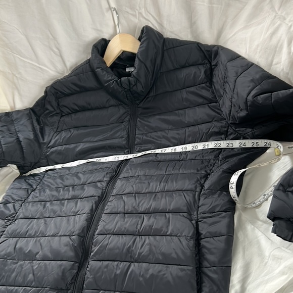 Old navy light weight, puffer jacket. Black. Size XXL ladies. - Picture 6 of 7